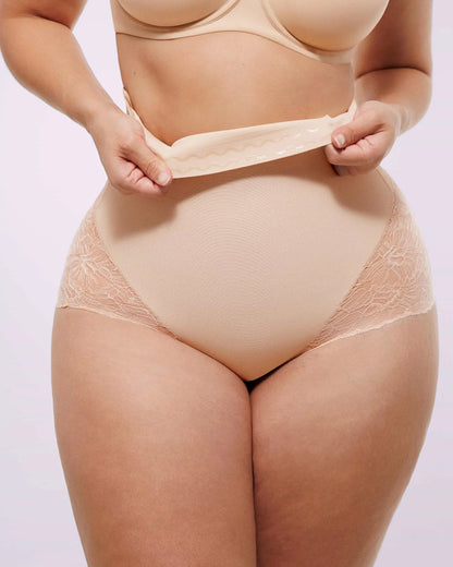 Komfortfit | High-Waisted  Sheer Lace Brief